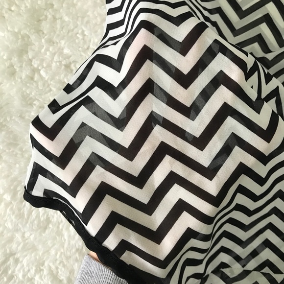 Open Front Chevron Top - Picture 4 of 6